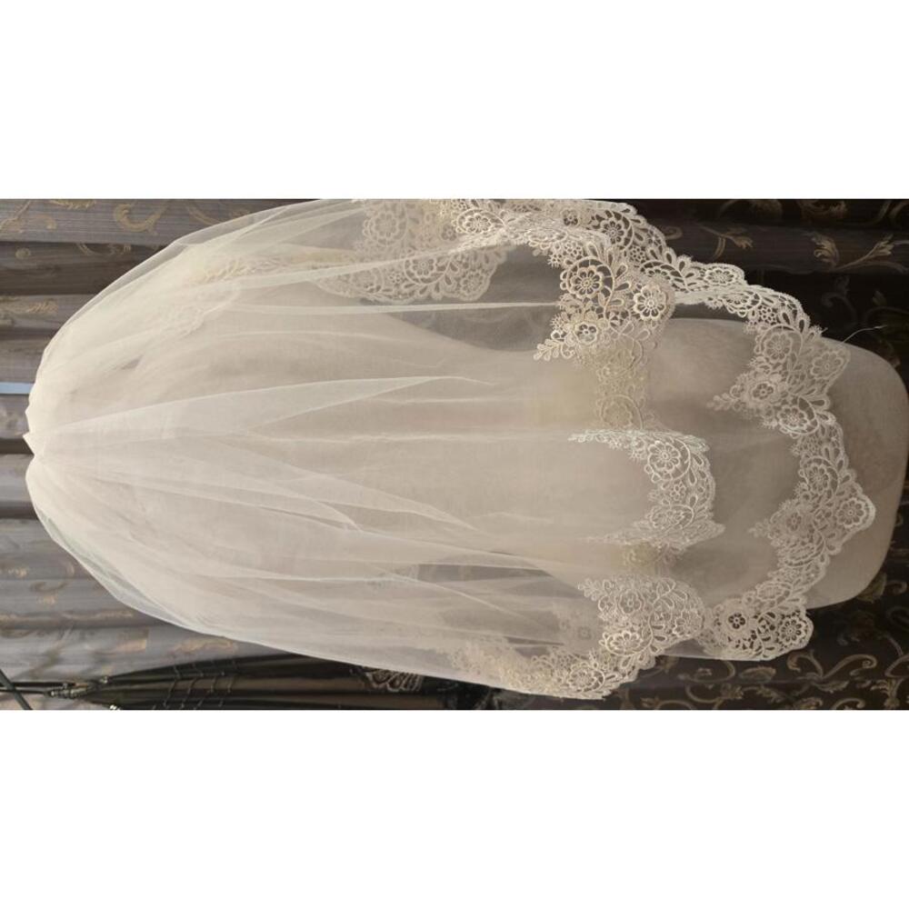Allure Bridals vc207F bridal wedding veil Ivory lace two tier blusher new nwt